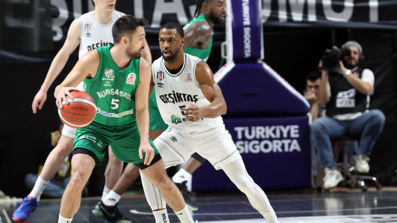 Bursaspor potada da kayıp! Yeşil beyazlılar Bursa’da 82-76 mağlup ettiği Beşiktaş'a deplasmanda88-59 mağlup oldu...