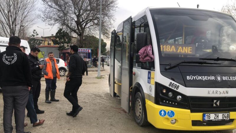 Bursa’da bıçaklı dehşet! Bursa’nın Gemlik ilçesinde durak harici durmayan şoför, yaşı küçük yolcu