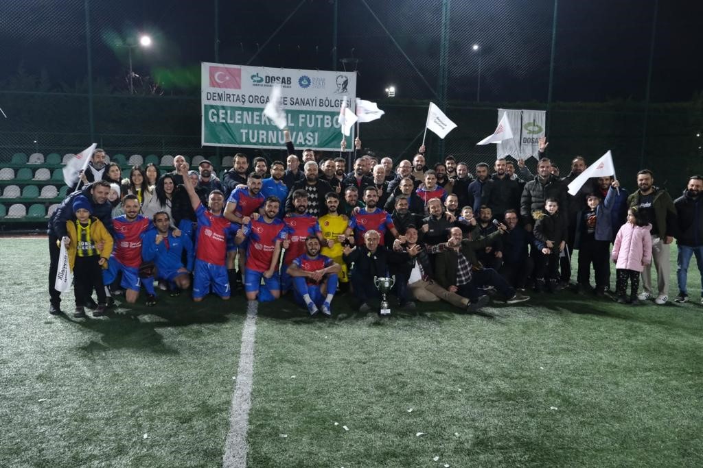 Bursa’da sanayiciler yeşil sahada kozlarını paylaştı Bursa’da sanayiciler yeşil sahada kozlarını paylaştı