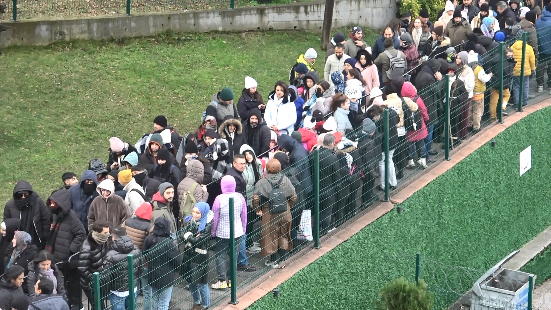 Bursa’da bugün herkes oraya akın etti! Metrelerce kuyruk oluştu…