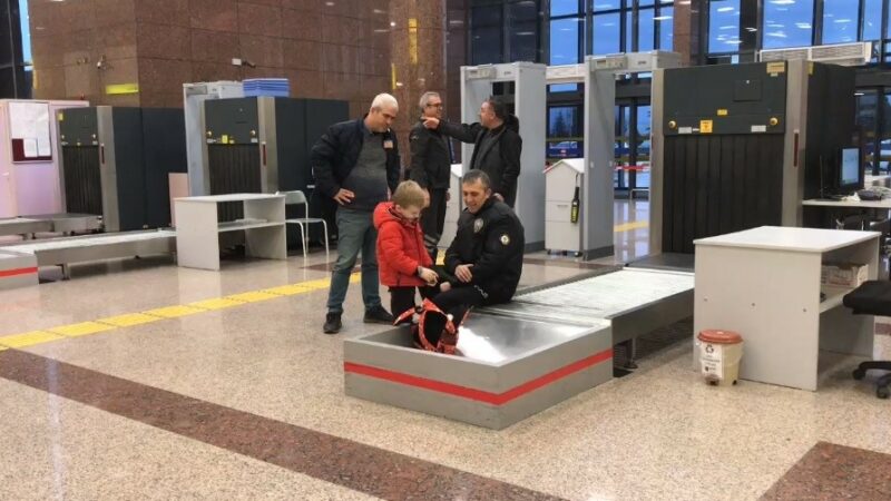 Bursa’da paniğe neden olan olay! Bursa'nın Yenişehir ilçesindeki DHMİ Yenişehir Havaalanı'nda X Ray cihazından geçerken