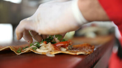 Kahvaltıda farklı bir lezzet! Humus dürüm…