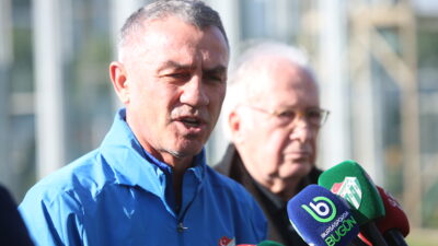 Bursaspor’un yeni hocasından umut veren sözler; ‘Geleceğimizi kurtarabilirler’