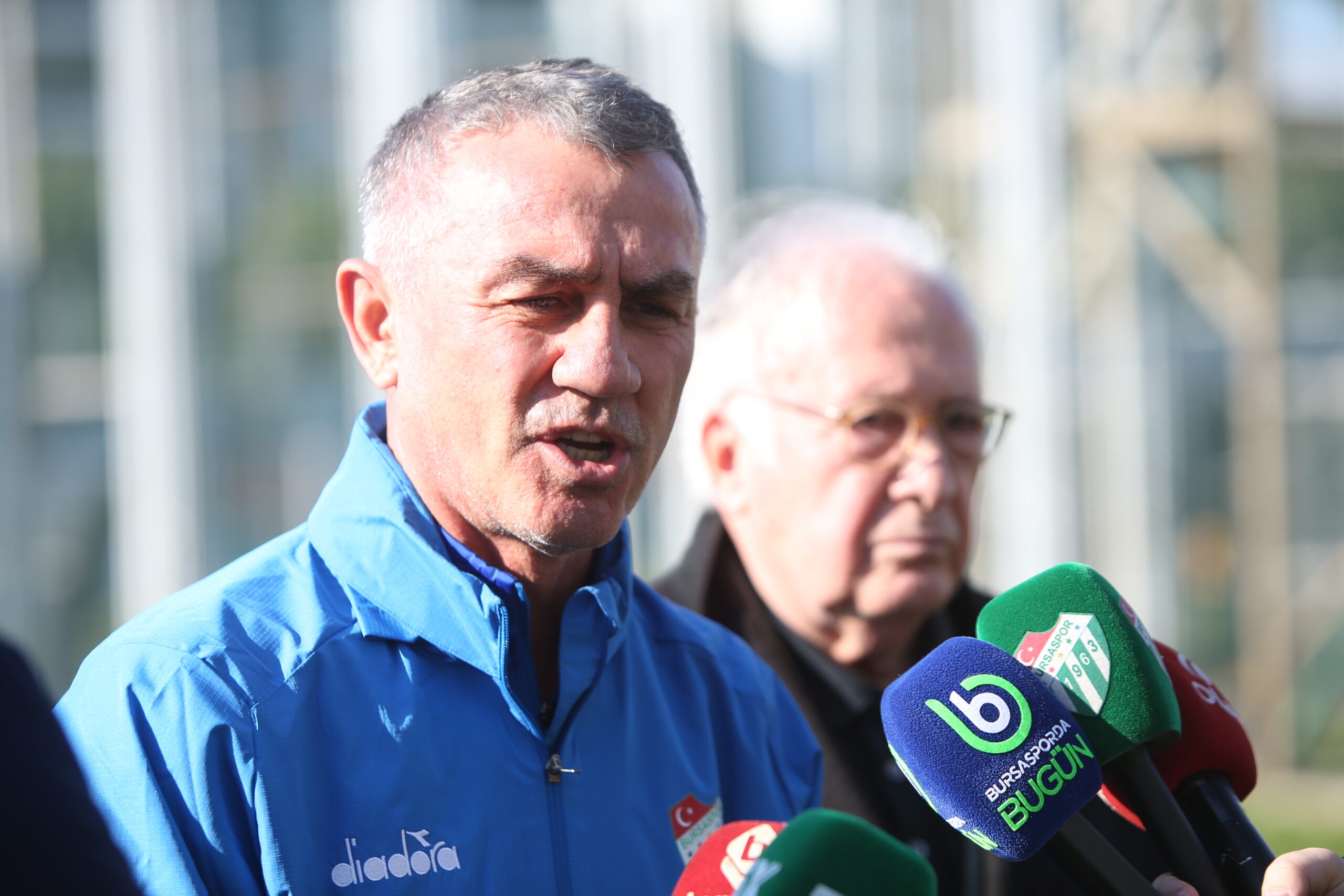 Bursaspor’un yeni hocasından umut veren sözler; ‘Geleceğimizi kurtarabilirler’