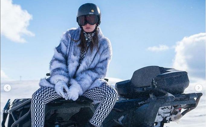 Güzel oyuncu Gizem Karaca’dan kar safarisi