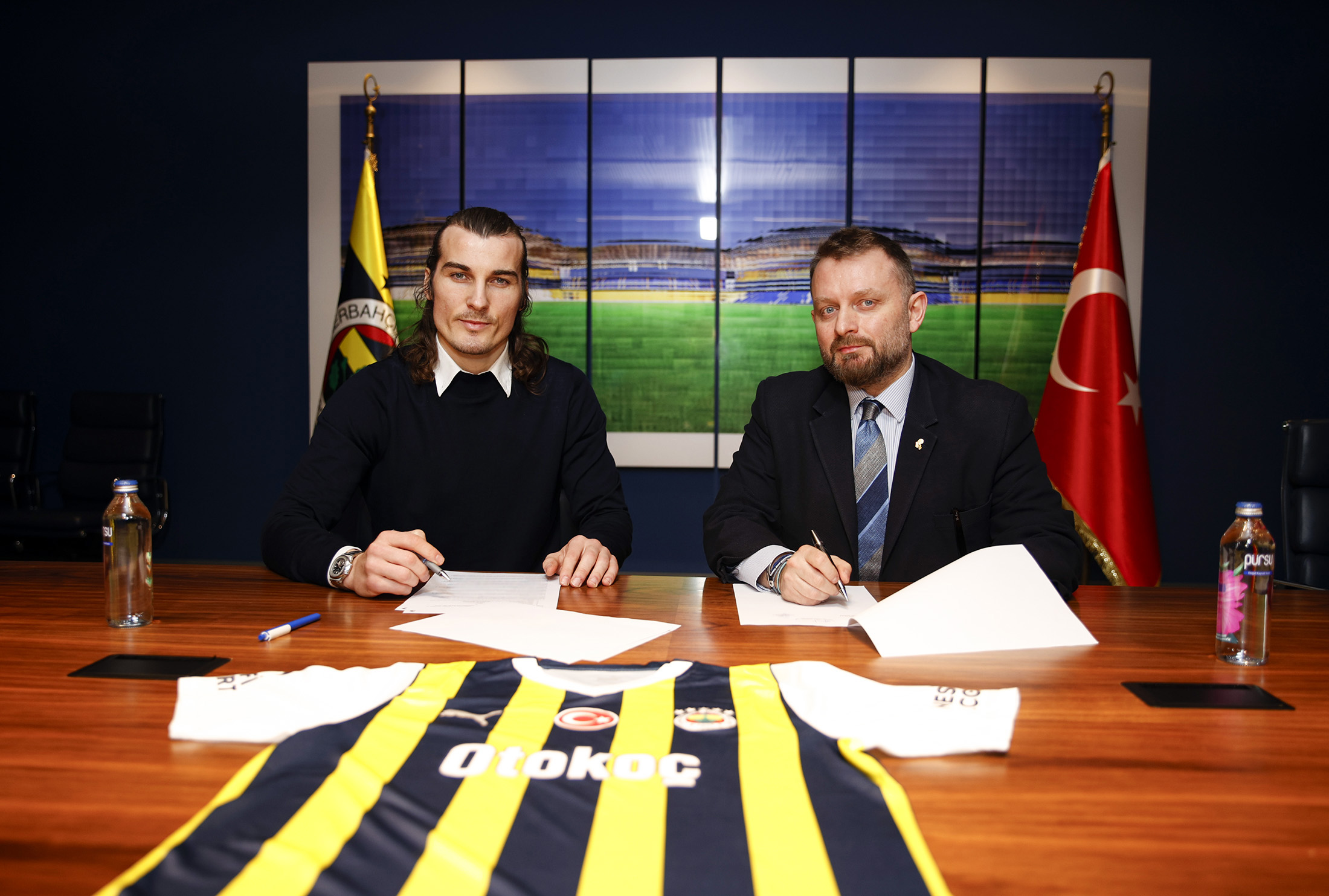 FENERBAHCEDE CAGLAR SOYUNCU IMZAYI ATTI 10255