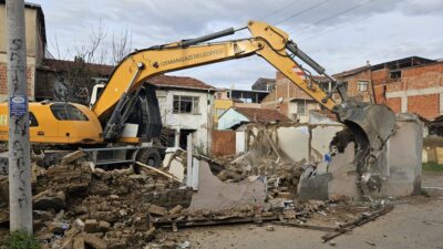 Bursa’da riskli binalara yıkım!