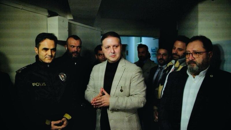 Bursa Emniyetspor Kulübü yeni yerine taşındı Bursa Emniyetspor'un Ahmetpaşa Mahallesi Fevziçakmak Caddesi'ndeki yeni ofisinin açılışı gerçekleşti...