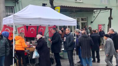 Muhtar adayı Sinandede’de lokma dağıttı