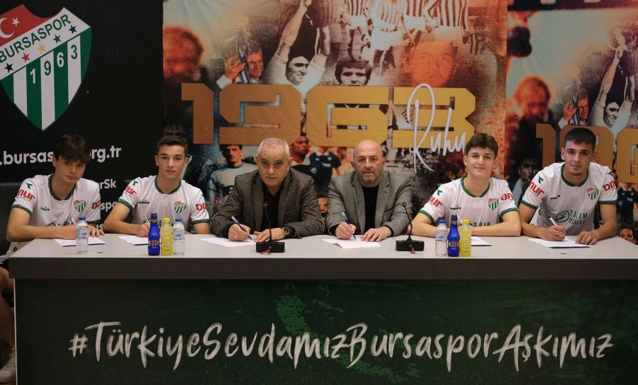 Bursaspor’dan 4 önemli imza! Bursaspor’dan 4 önemli imza!