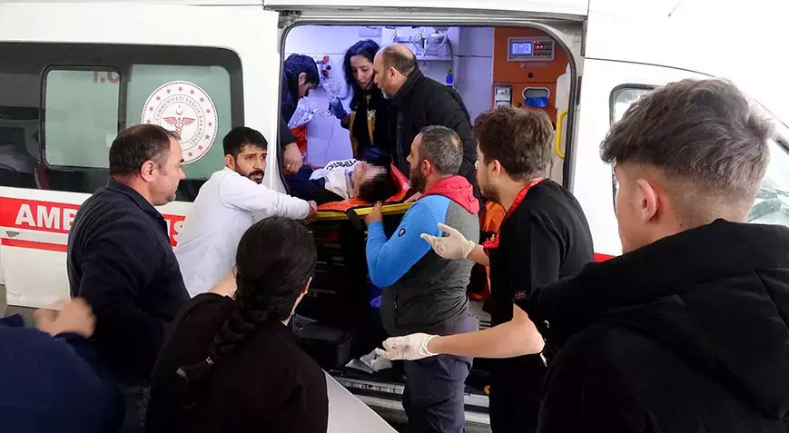 Liselilerin omuz atma kavgası! 1 öğrenci yaralandı