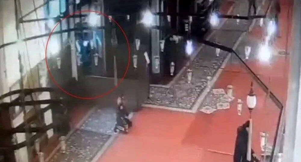 Bıçaklı saldırıya uğrayan Fatih Camii imamı taburcu oldu