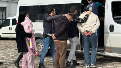 Kocaeli’de fuhuş operasyonu! 1 kadın kucağında bebeğiyle geldi