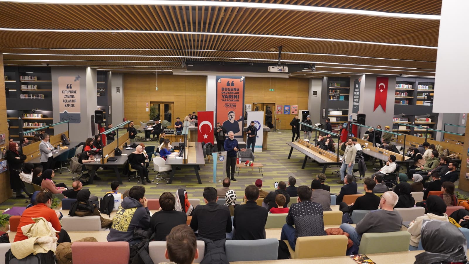 Yıldırım'da dünyaca ünlü yazarlar, genç okurlarıyla buluştu 7 YB 1 2