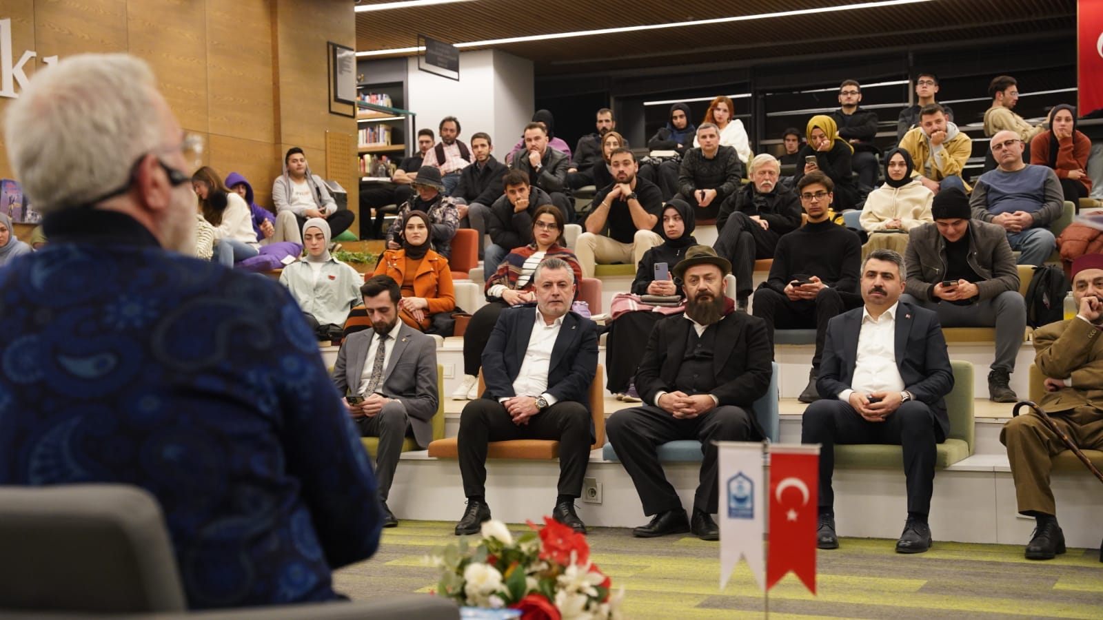 Yıldırım'da dünyaca ünlü yazarlar, genç okurlarıyla buluştu 9 YB 18