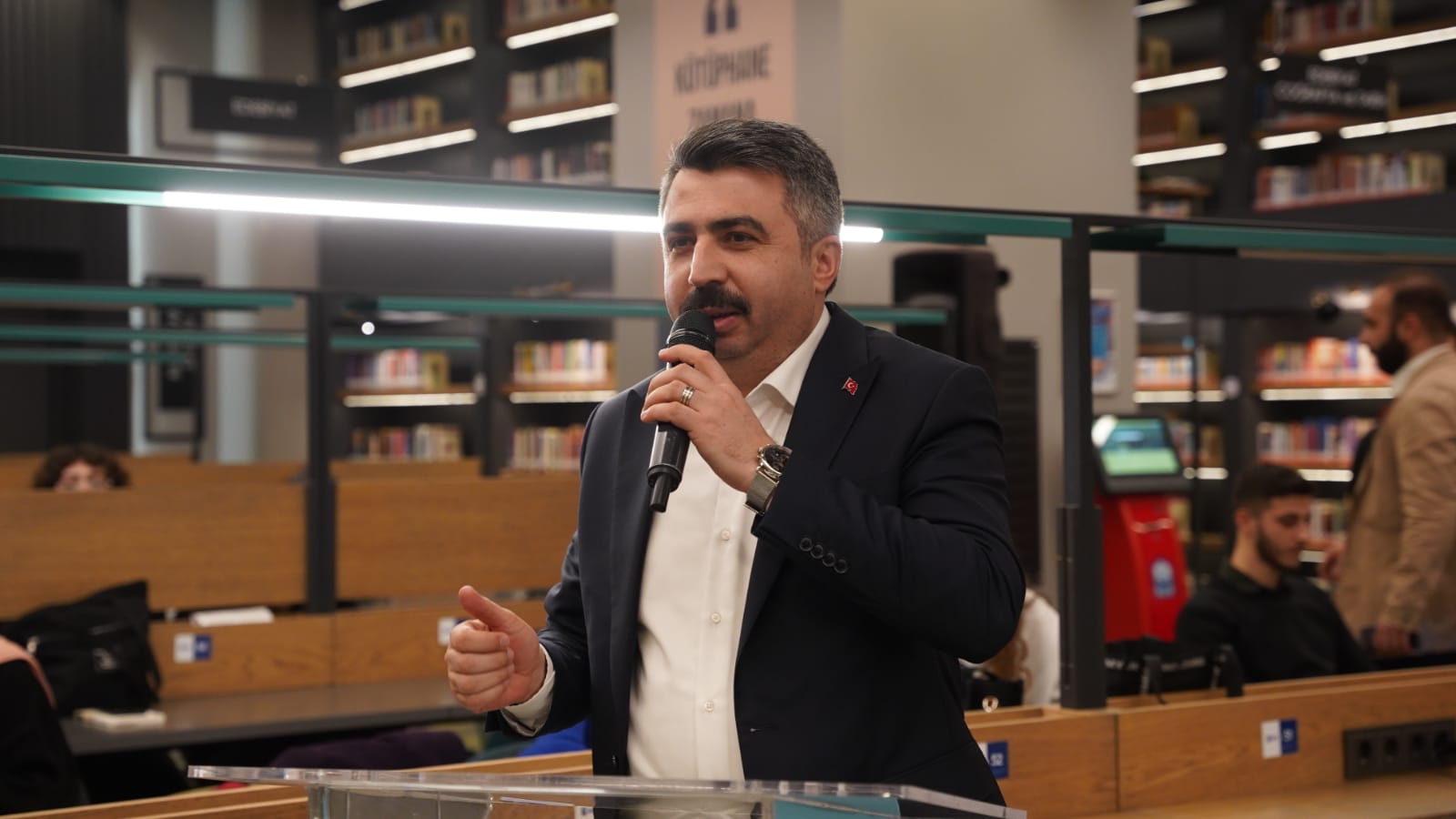 Yıldırım'da dünyaca ünlü yazarlar, genç okurlarıyla buluştu 8 YB 4 2