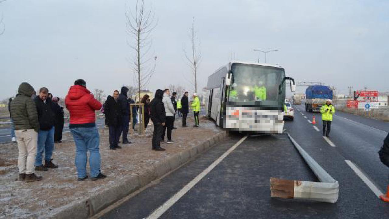 Yolcu otobüsü kaza yaptı! Sürücü ehliyetsiz çıktı