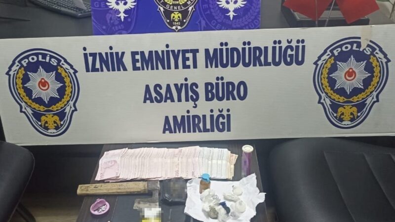 Bursa’da uyuşturucu ticareti yapan 8 kişiyi yakalandı Bursa İznik İlçe Emniyet Müdürlüğüne bağlı asayiş ekipleri ve bekçiler