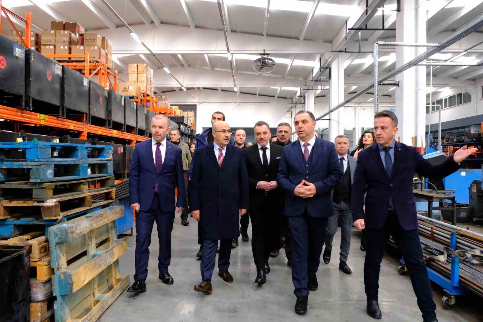 Bursa Valisi Demirtaş, sanayicilerle bir araya geldi