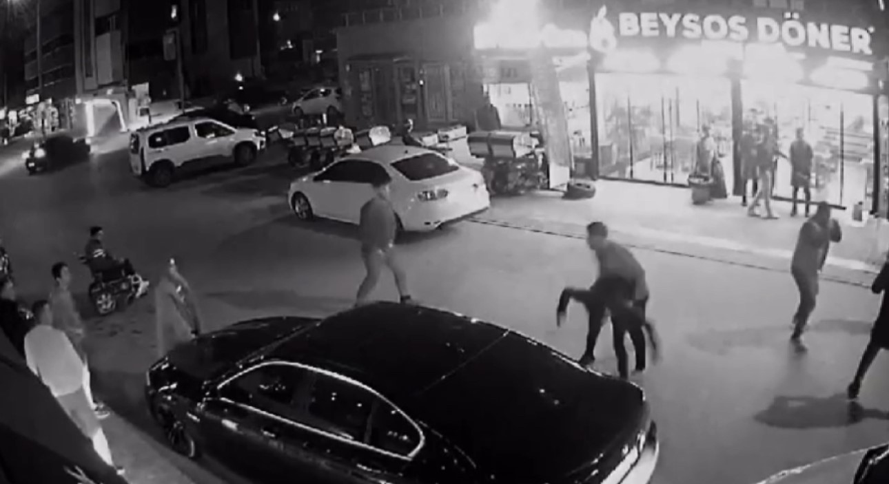 Bursa’da iki grup arasında kavga! Birbirlerine girdiler