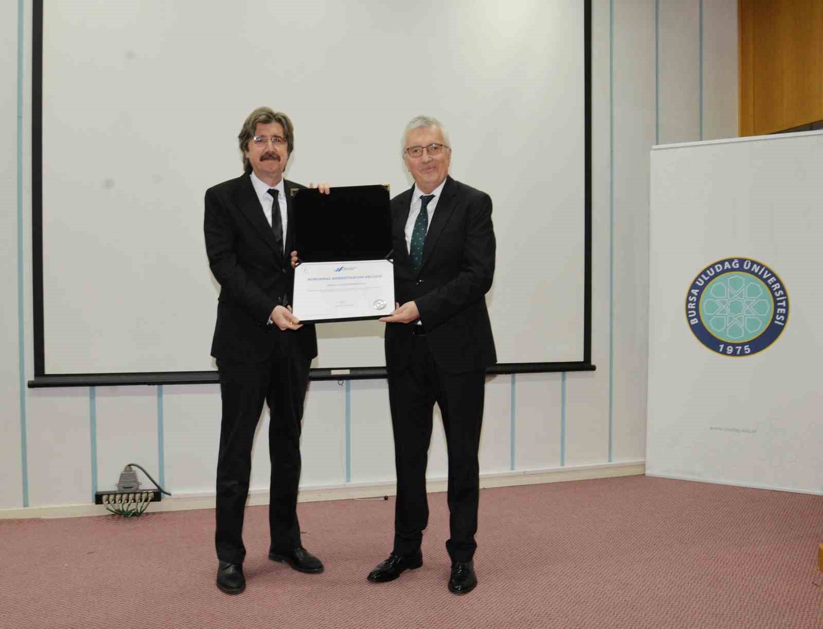 BUÜ, YÖKAK Akreditasyon Belgesi’ni aldı BUÜ, YÖKAK Akreditasyon Belgesi’ni aldı