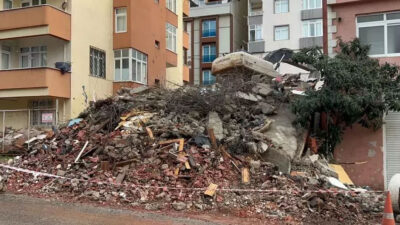 Maltepe’de korku dolu anlar! Bina yıkım esnasında çöktü