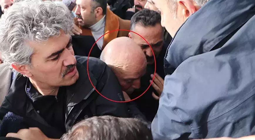 Adaylığı duyuruldu, 2 kilometrelik konvoy ile kente giriş yaptı! Ezilme tehlikesi