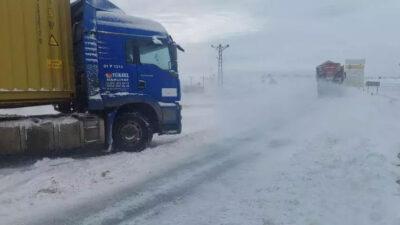 İstanbul’un yanı başı! Göz gözü görmüyor, araçlar yolda kaldı