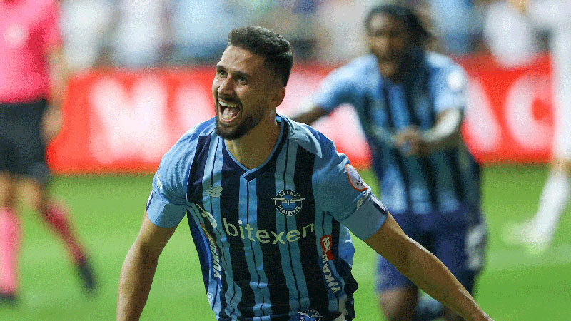 Adana Demirspor'da forma giyen Emre Akbaba'ya Süper Lig'den 3 talip