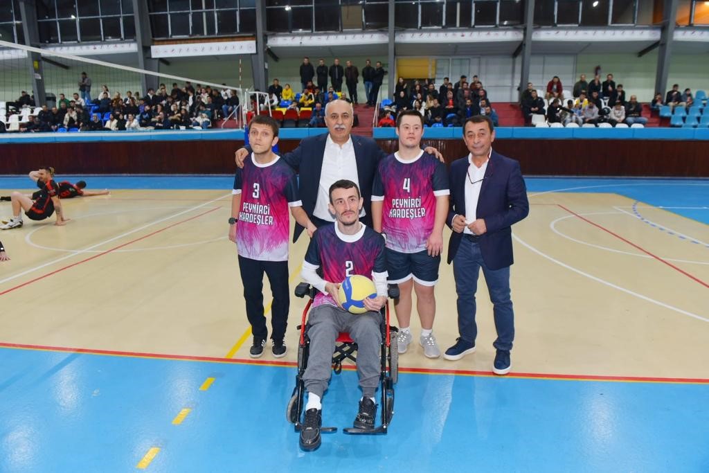 Bursa’da engelli voleybol takımına büyük destek Bursa’da engelli voleybol takımına büyük destek