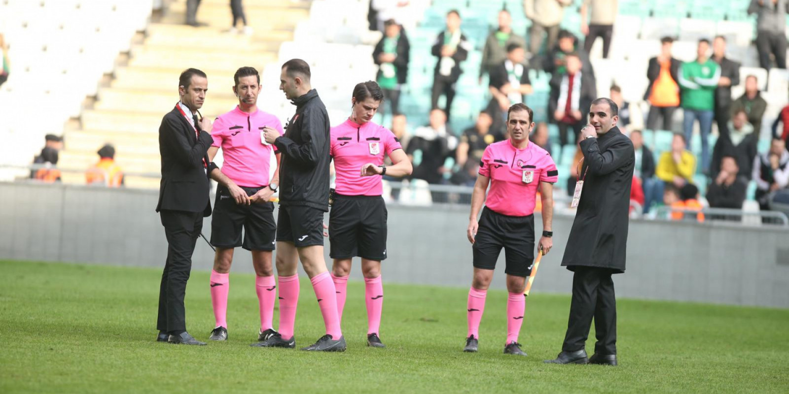 Bursaspor-Karacabey Belediyespor maçına tartışmalı hakem!