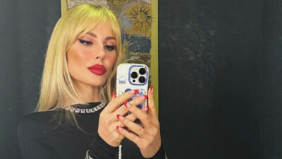 Siyah elbisesiyle hayranlarını mest etti