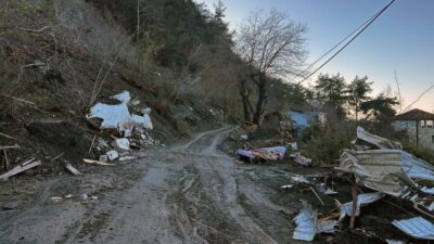 Hatay’da heyelan: 3 yayla evi kullanılamaz hale geldi