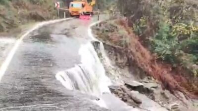 Kastamonu’da heyelan sebebiyle iki ilçenin bağlantısı kesildi