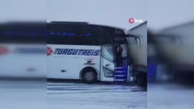 İki kişinin hayatını kaybettiği korkunç kaza kamerada