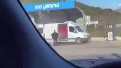 Görüntü Bursa’dan… Sucukları tazyikli su ile yıkadı