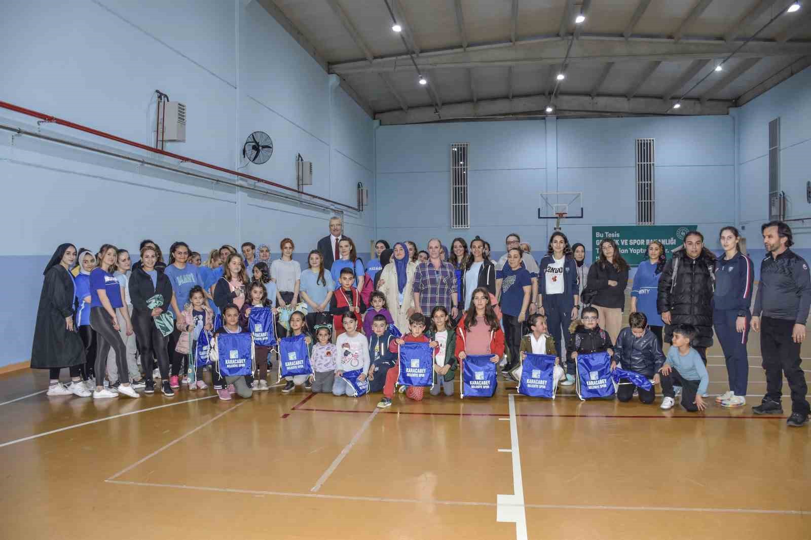 Bursa’nın bu ilçesinde spora ve eğitime destek sürüyor! Bursa’nın bu ilçesinde spora ve eğitime destek sürüyor!