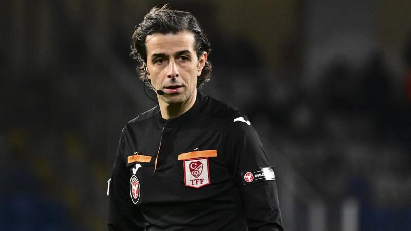 Türkiye Futbol Federasyonu, Mete Kalkavan'ın hakemliği bıraktığını açıkladı.