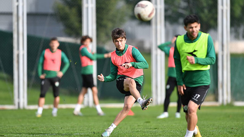 Bursaspor ikinci yarıya hazırlanıyor! Bursaspor ikinci yarıya hazırlanıyor!