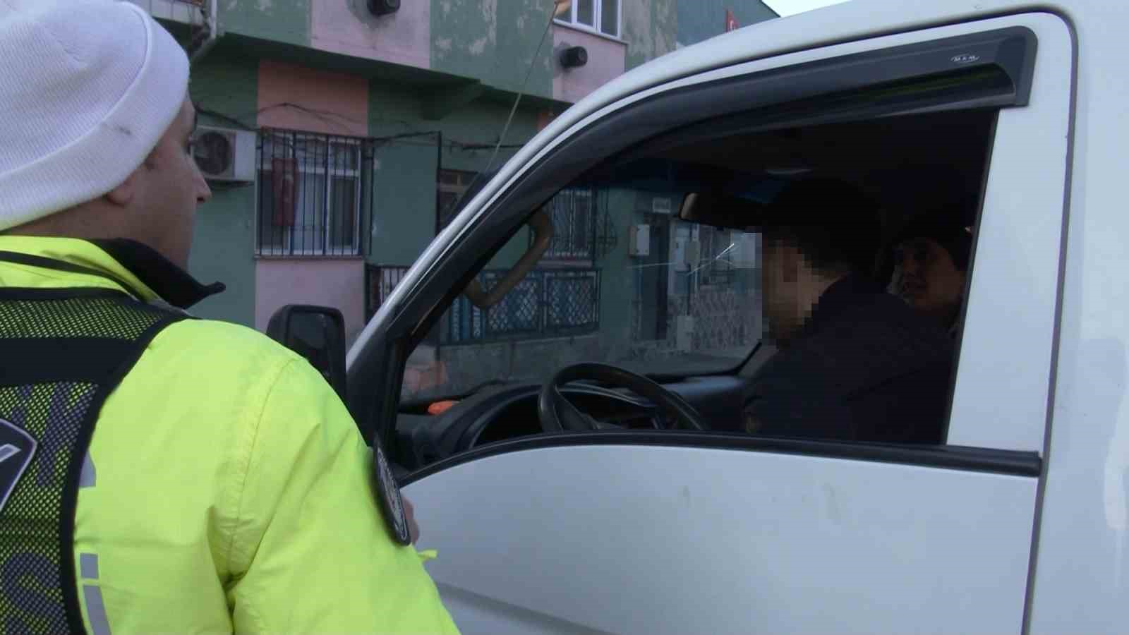 Bursa’da ehliyetsiz çıktı, cezadan kaçamadı