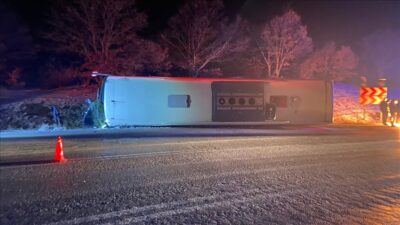 Yolcu otobüsü devrildi: Yaralılar var