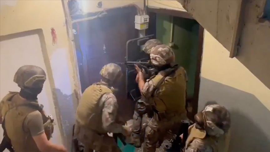 Bakan Yerlikaya duyurdu! Kırmızı bültenle aranan 10 kişi yakalandı