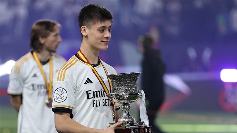 İspanya Birinci Futbol Ligi (La Liga) takımlarından Real Madrid'de forma