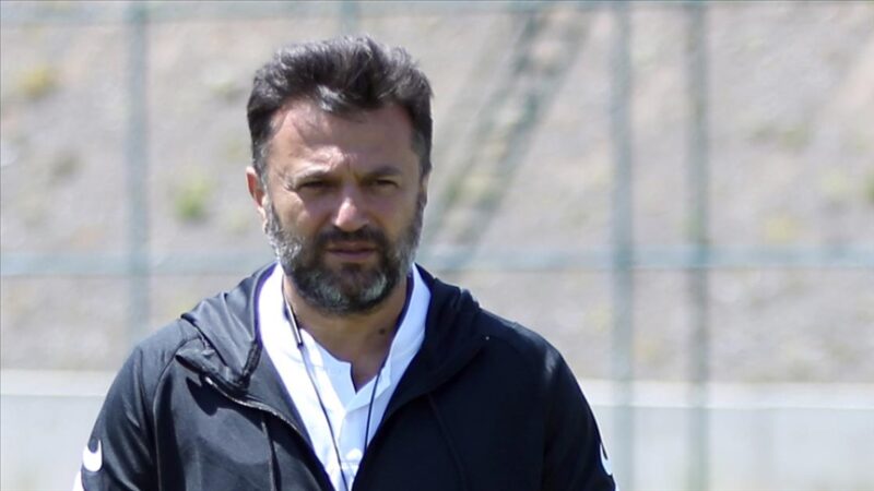 Trendyol Süper Lig ekiplerinden EMS Yapı Sivasspor, teknik direktör Bülent
