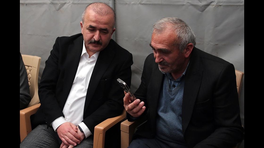 Bakan Yerlikaya şehit babasıyla telefonda görüştü