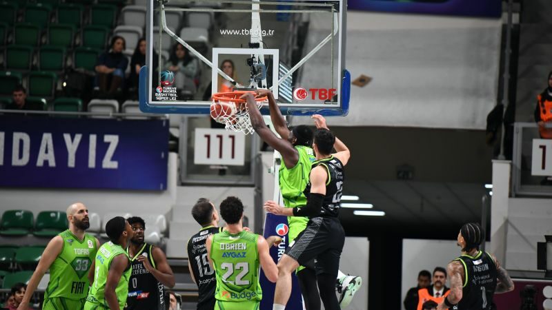 Bursa ekibi evinde farklı kazandı! Türkiye Sigorta Basketbol Süper Ligi'nde mücadele eden Bursa ekiplerinden TOFAŞ,