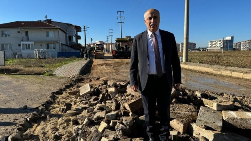 Bursa’nın bu ilçesinde yollar yenileniyor! Bursa’nın Yenişehir ilçesine bağlı birçok noktada asfaltlama ve parke taşı
