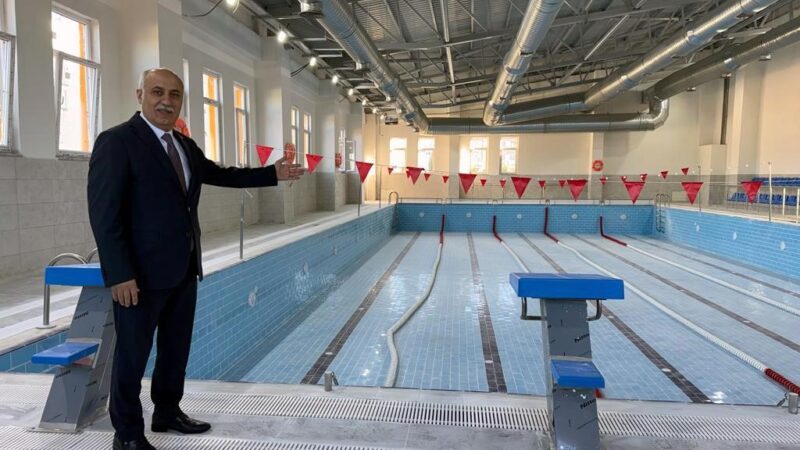 Yenişehir’de birçok spor tesisi hizmete açıldı Bursa’nın Yenişehir ilçesine yarı açık havuzdan sonra ısıtmalı olarak yapılan