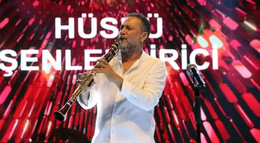 İzmir’de Hüsnü Şenlendirici sürprizi! AK Parti’den listeye girdi