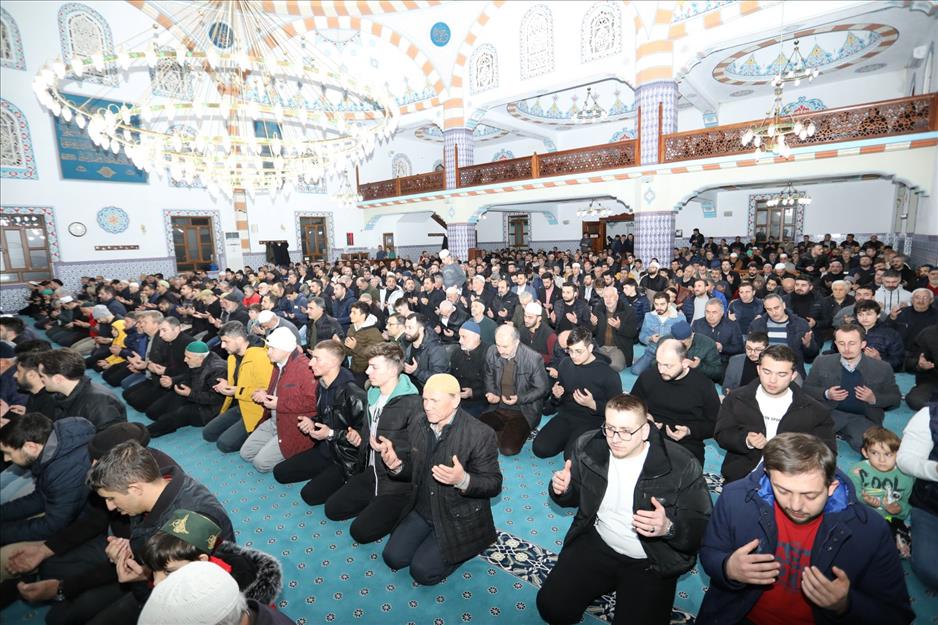 İnegöl’de tüm camiler doldu